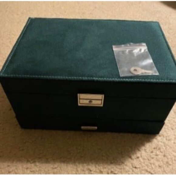 New Jewelry Boxes for Women Green Large Jewelry Box Organizer for Women. - Picture 1 of 3